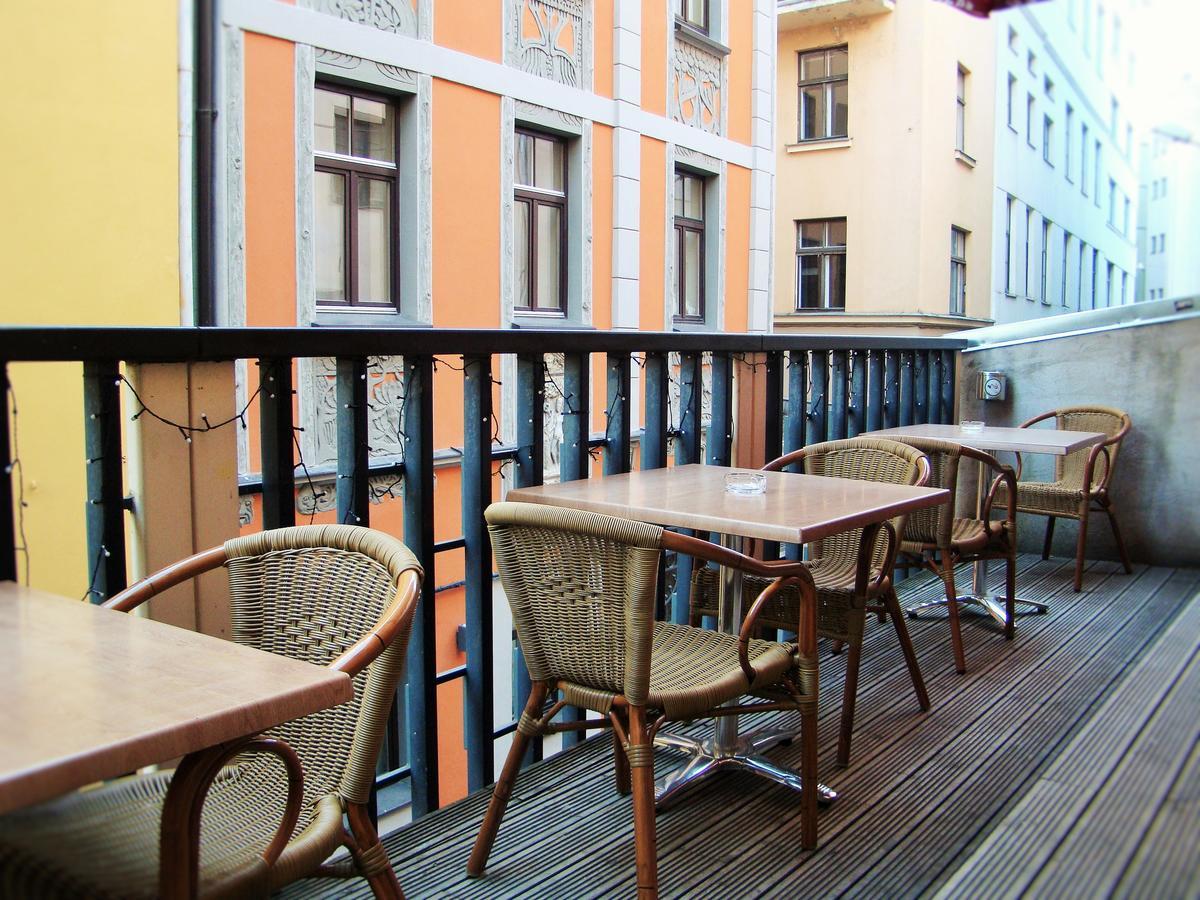 Wicked Weasel Hostel Riga Esterno foto