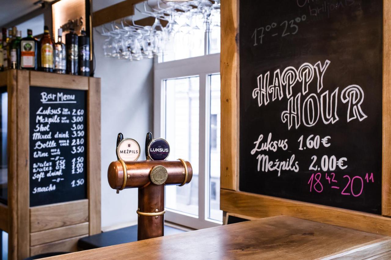 Wicked Weasel Hostel Riga Esterno foto